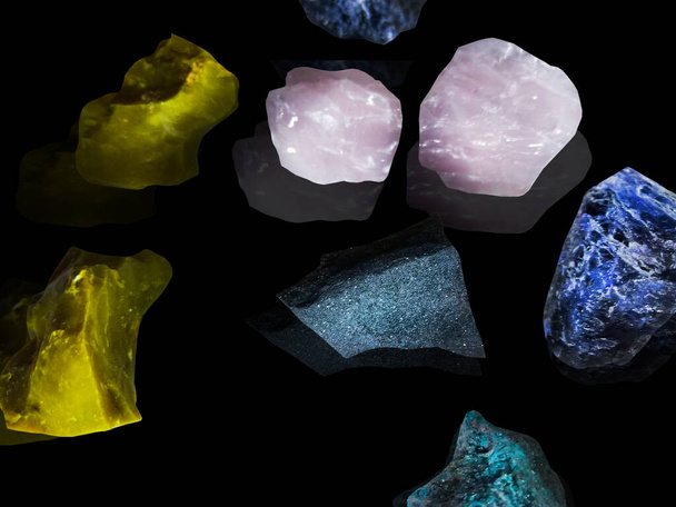 pedras preciosas bonitas sortidas e cristais
 - Foto, Imagem