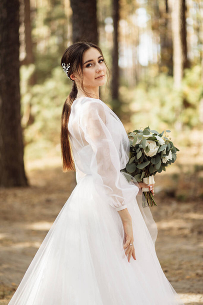 Delicate beautiful  bride in the forest - Φωτογραφία, εικόνα