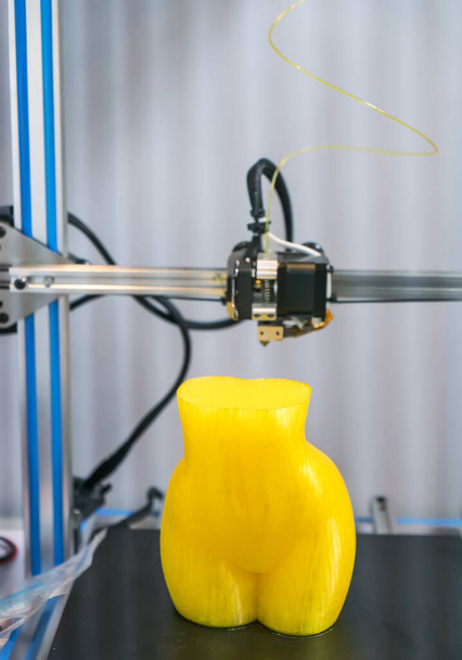 Impresora 3D o fabricación aditiva y tecnología de automatización robótica. - Foto, imagen