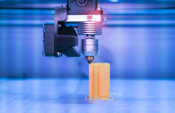 Impresora 3D o fabricación aditiva y tecnología de automatización robótica. - Foto, imagen