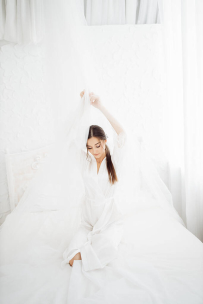 happy beautiful  young bride in the morning - Foto, imagen