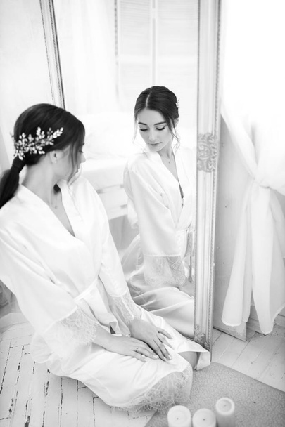 happy beautiful  young bride in the morning - Foto, imagen