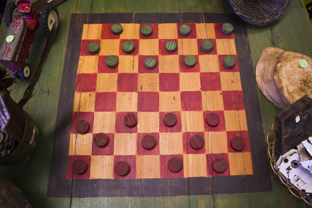 Классическая игра в шашки
 - Фото, изображение