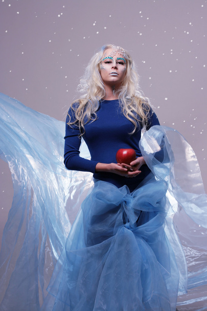 Beautiful fantasy blond with red apple - Fotó, kép