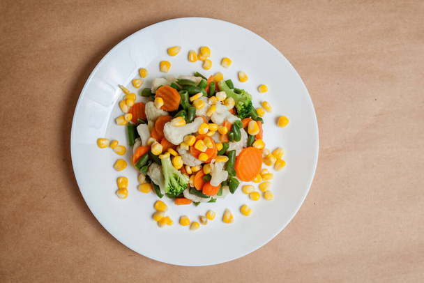 steamed vegetables on plate - Foto, imagen