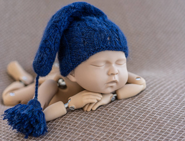 Mannequin of newborn for photo posing - Photo, image