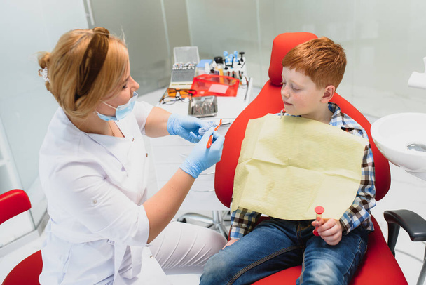 Female dentist and child in a dentist office - Photo, Image