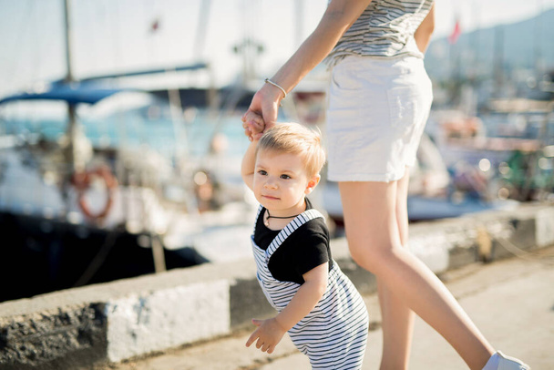 Happy mother and son on sea yacht background. - 写真・画像