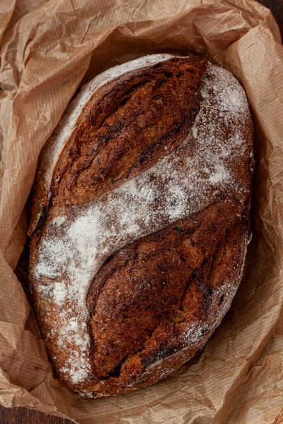 Цілий пшеничний хліб з оливками
 - Фото, зображення