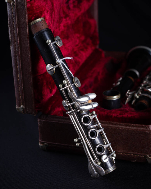 Кларнет Vintage Bundy Wood Body Clarinet in Original Red Velvet-Lined Hard Case close up on dark background - Фото, зображення
