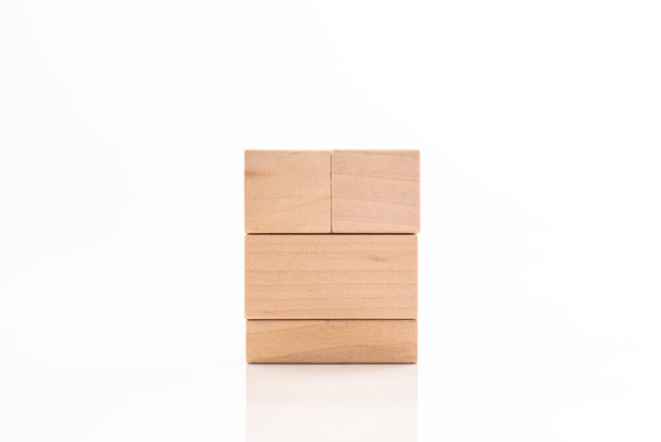 Prázdné dřevěné kostky izolované na bílém pozadí studia, zahrnout text, kopírovat prostor. - Fotografie, Obrázek
