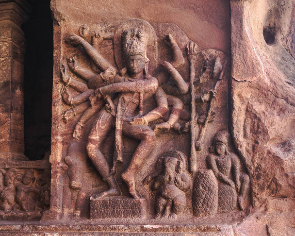 Badami, de hoofdstad van de Chalukya-dynastie, stond bekend als Watapi - Foto, afbeelding