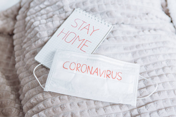 Stay at home writing on a notepad, epidemic of the disease coronavirus - Foto, afbeelding