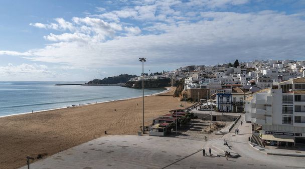 View of the beach and old town  in Albufeira, Algarve, Portugal - Foto, immagini