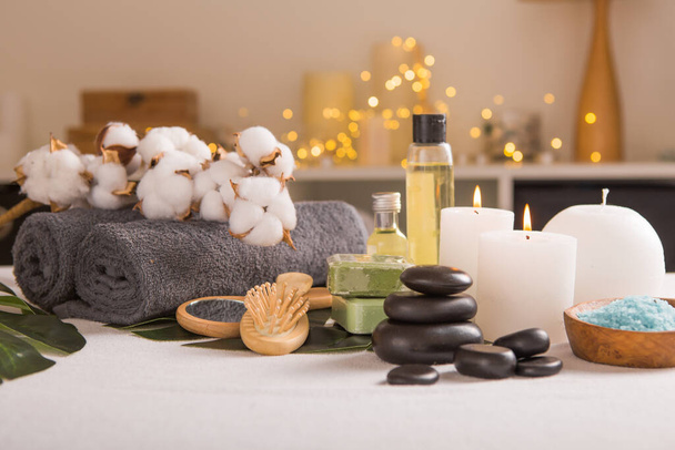 Composición del spa con decoración navideña. Tratamiento SPA de vacaciones. Concepto Zen y relax
. - Foto, Imagen