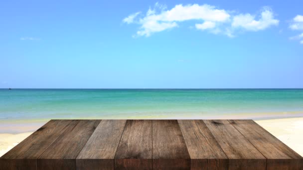 Top Holz Tisch am Strand Meer Hintergrund. - Filmmaterial, Video