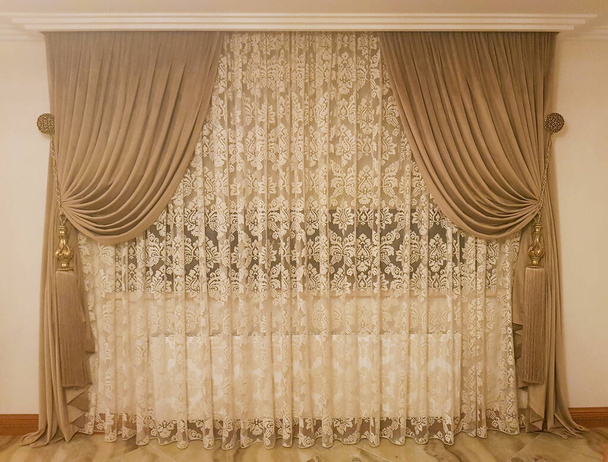 cortinas y tul en el interior - Foto, imagen