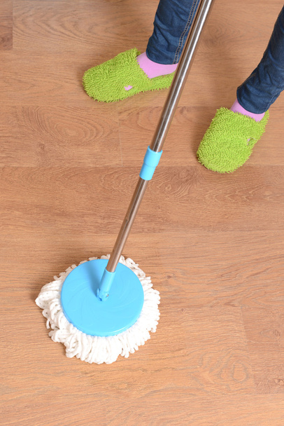 House cleaning with mop - Φωτογραφία, εικόνα