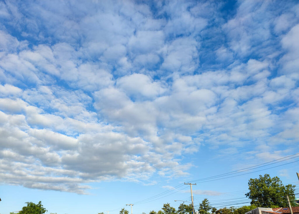 Nena de Cu azul, waar zich cumulunimbus wolken vormen regen en hagel. Het weer. Landschap. Oneindig. Vrijheid - Foto, afbeelding