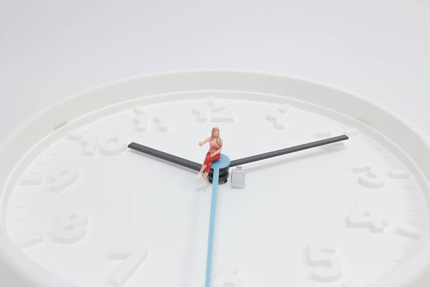 Time and Travel concept. Close up of miniature baggage with figure - Fotografie, Obrázek