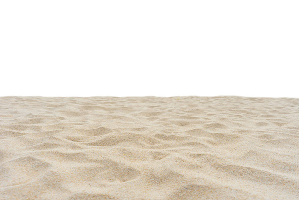 strand zand textuur Di gesneden geïsoleerd op witte achtergrond - Foto, afbeelding
