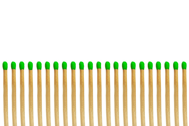 Matchstick verde concepto igual aislado sobre fondo blanco
 - Foto, imagen