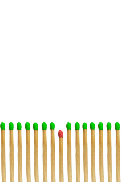 Концепція червоної сірникової стрічки, що програє, ізольована на білому тлі
 - Фото, зображення