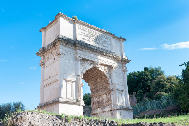 Αψίδα του Τίτου στη Via Sacra, Ρώμη, Ιταλία - Φωτογραφία, εικόνα