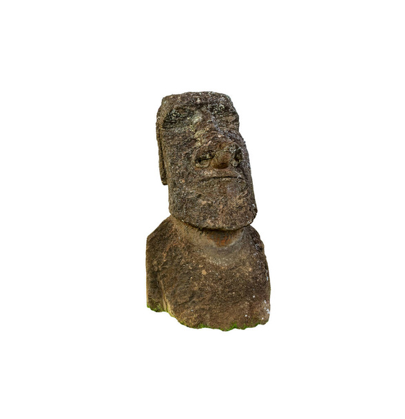 Çarpık moai heykeli beyaz arkaplanda izole edildi - Fotoğraf, Görsel