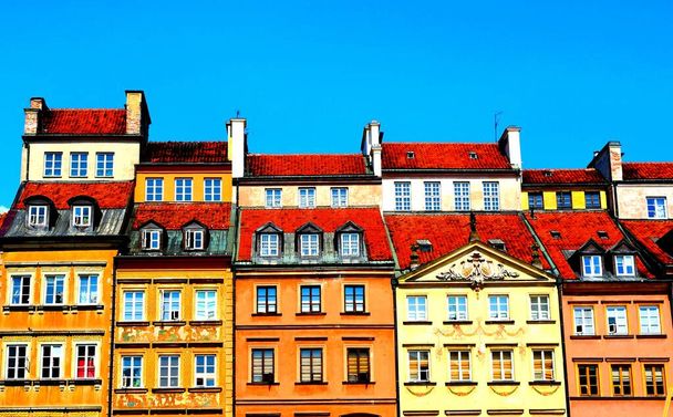 Multi-colored houses on Warsaw's Old Town Market Place  is the center and oldest part of the Old Town of Warsaw, capital of Poland. - Zdjęcie, obraz