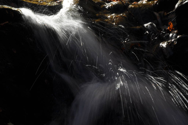 Джерело Вісла. Кристалічний потік, чиста вода і водоспад
 - Фото, зображення