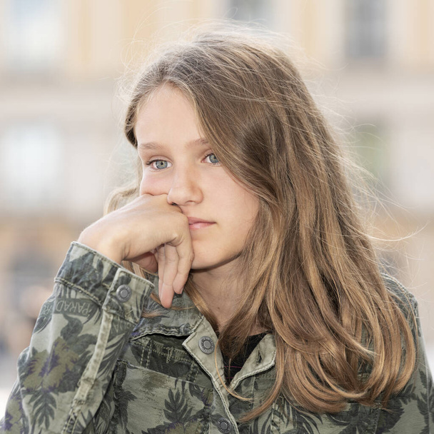 Portrait of young girl outdoor - Photo, Image