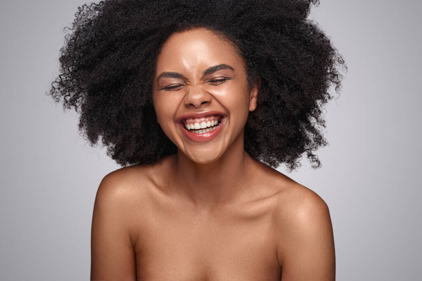 Cheerful black model with perfect skin - Foto, imagen