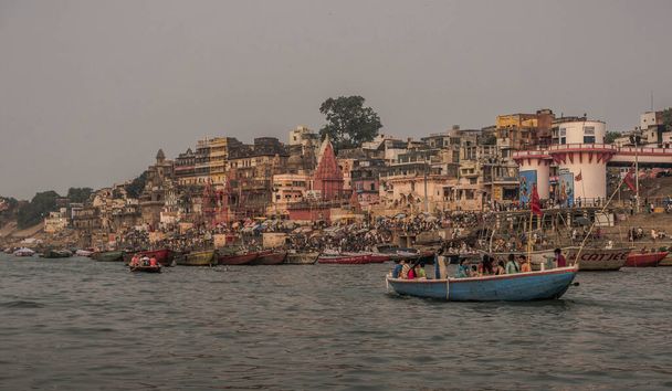 Varanasi ist eine der ältesten Städte der Welt. Indien - Foto, Bild
