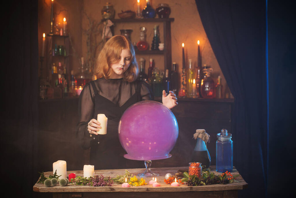 young witch in home. Halloween concept - Foto, afbeelding