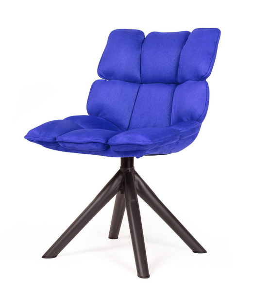 スエードと金属製のモダンな椅子、白に隔離された-ブルー - 写真・画像