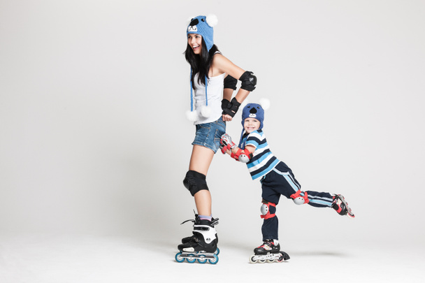Mother and son in roller skates - Foto, Imagem