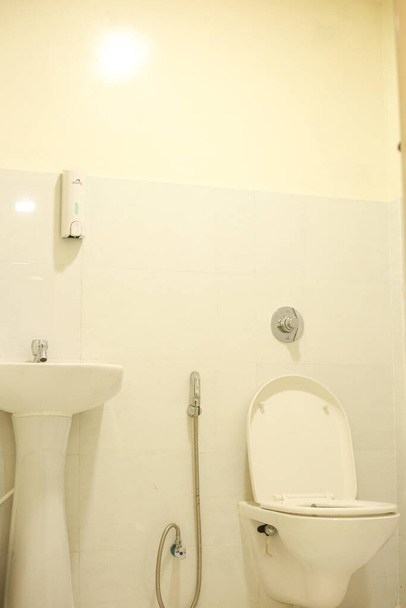 Καθαριότητα εσωτερικό μπάνιο, βάση πλυσίματος  - Φωτογραφία, εικόνα