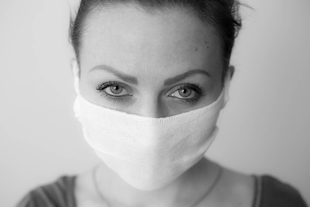 Girl in a medical mask on her face - Foto, immagini