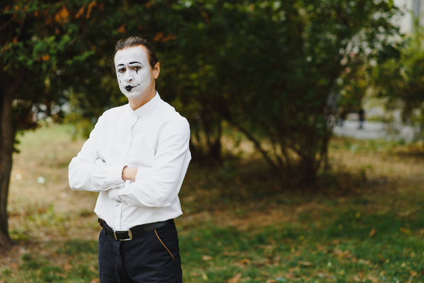 Portrait of a man, artist,clown, MIME. Shows something. Mime actor shows different emotions. - Foto, Imagen
