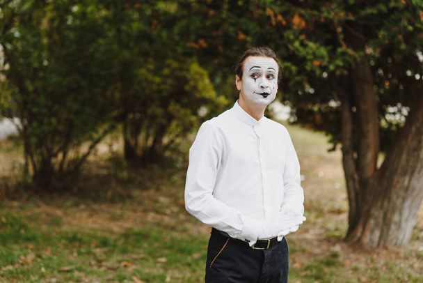 Portrait of a man, artist,clown, MIME. Shows something. Mime actor shows different emotions. - Foto, afbeelding