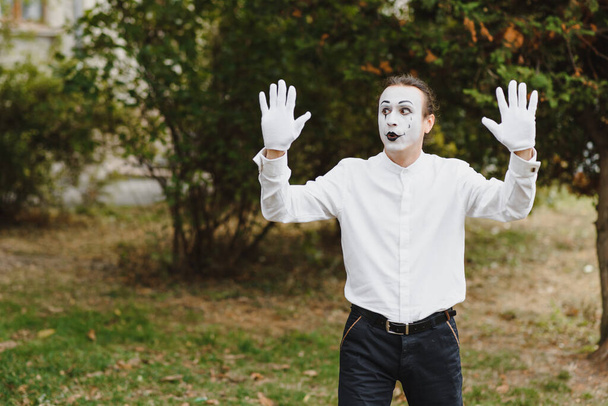 Portrait of a man, artist,clown, MIME. Shows something. Mime actor shows different emotions. - Φωτογραφία, εικόνα