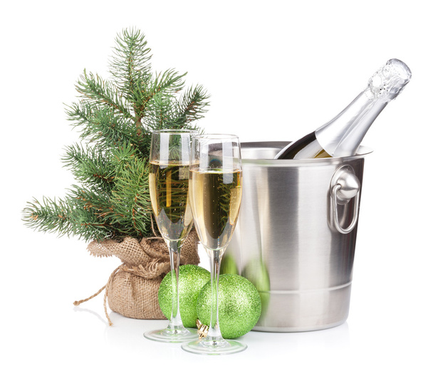 Boże Narodzenie szampana butelki w wiadro, okulary i jodła drzewo - Zdjęcie, obraz