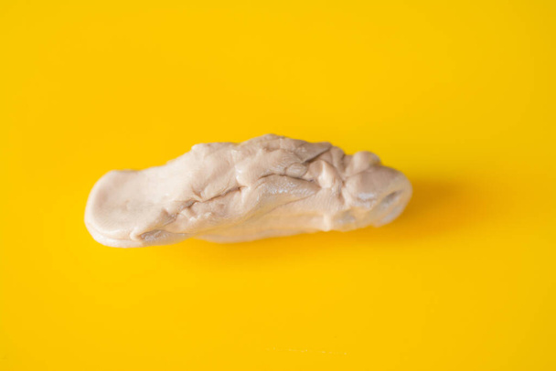 chewing gum on a yellow background top view - Foto, Imagen
