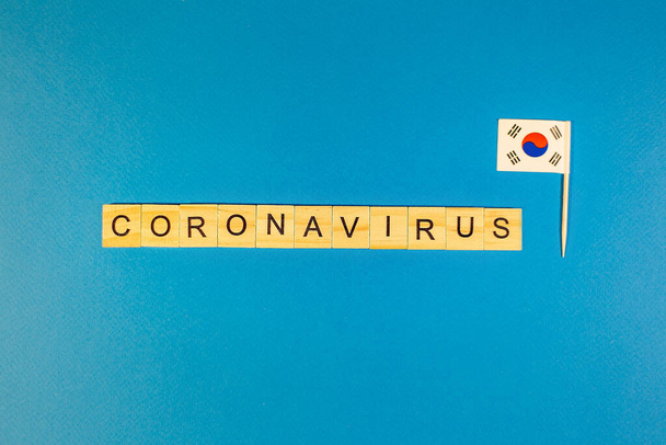 Abstract virus strain model of MERS-Cov or middle East respiratory syndrome coronavirus and Novel coronavirus 2019-nCoV with text on blue background. Country flag South Korea - Foto, Imagem