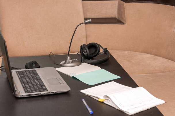 workplace for distance learning. laptop, notebook, headphones and microphone. - Foto, afbeelding
