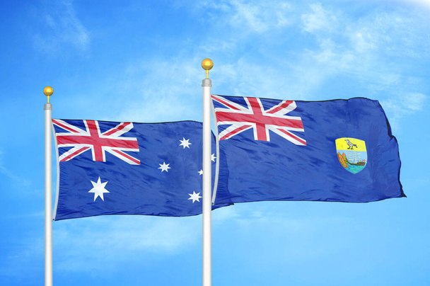 Australia i Święta Helena dwie flagi na maszcie flagowym i niebieskie zachmurzone tło nieba - Zdjęcie, obraz