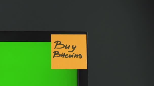"ビットコインを購入する » PC上のステッカー,クロマキー.黒の背景。スペースのコピー - 映像、動画