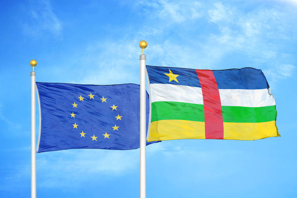 欧州連合と中央アフリカ共和国の旗竿と青空の背景に2つの旗 - 写真・画像