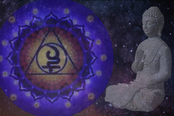 シャハララ・チャクラのシンボルである仏と宇宙の背景 - 写真・画像